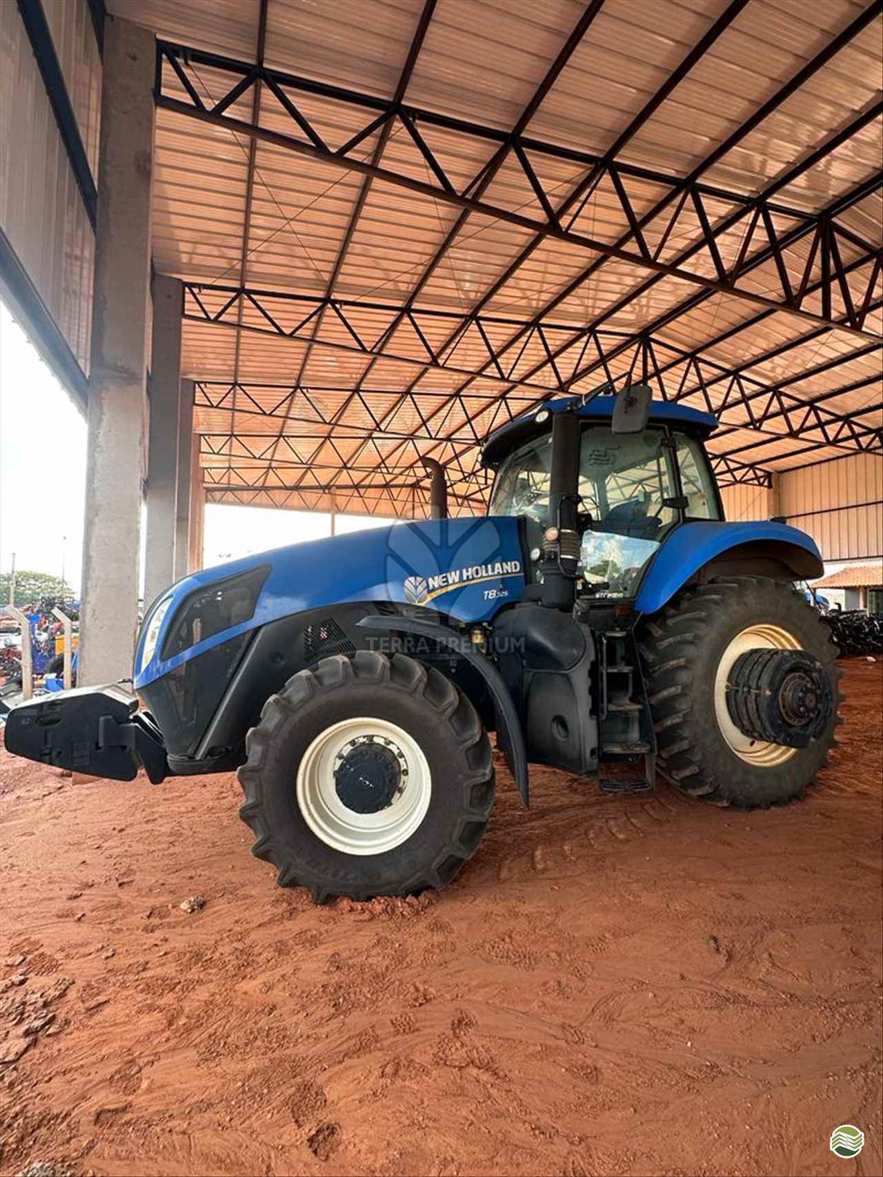 TRATOR NEW HOLLAND NEW T8 325 Tração 4x4 Terra Premium RONDONOPOLIS MATO GROSSO MT